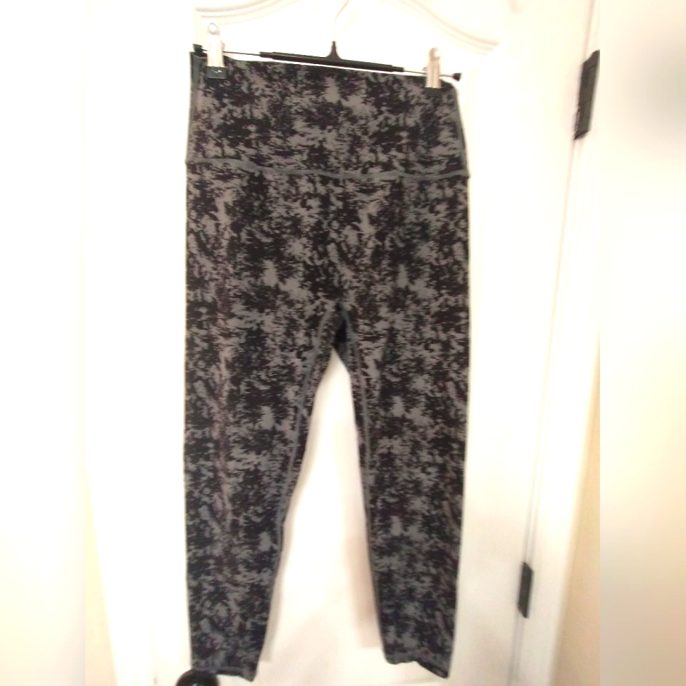 Born Primitive Black And Gray Patterned Capri Leggings